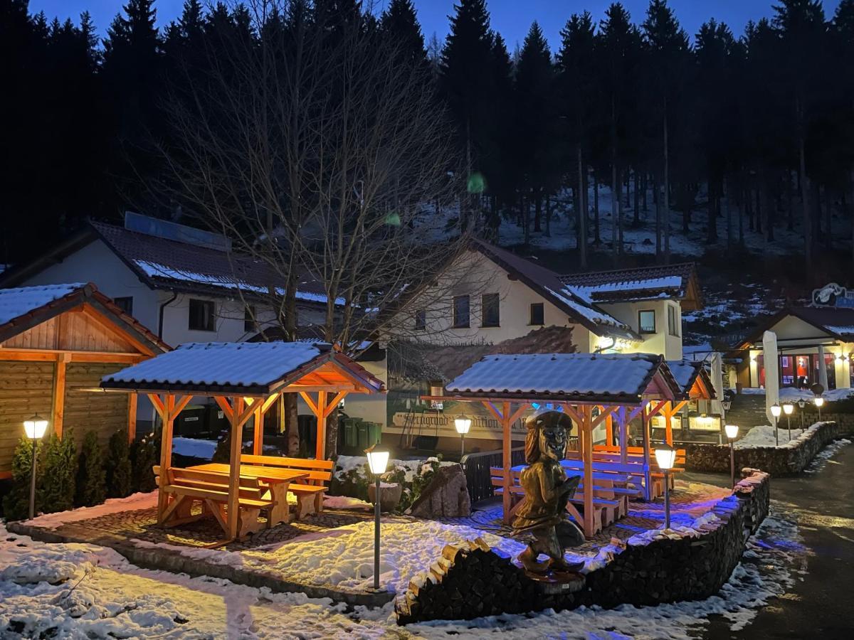 Hotel & Gasthaus Sterngrund ツェラ・メーリス エクステリア 写真